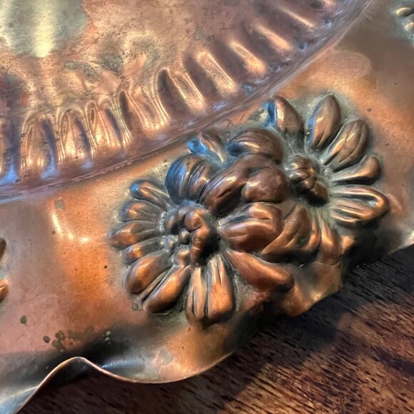 Two Antique Embossed Solid Copper Plates Retro Daisy Pattern - Picture 3 of 10